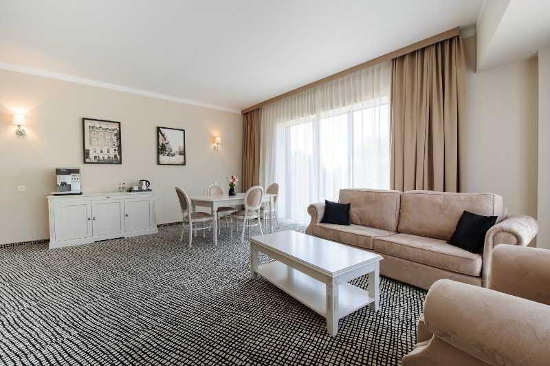 Hotel Trzebnica Eksteriør bilde