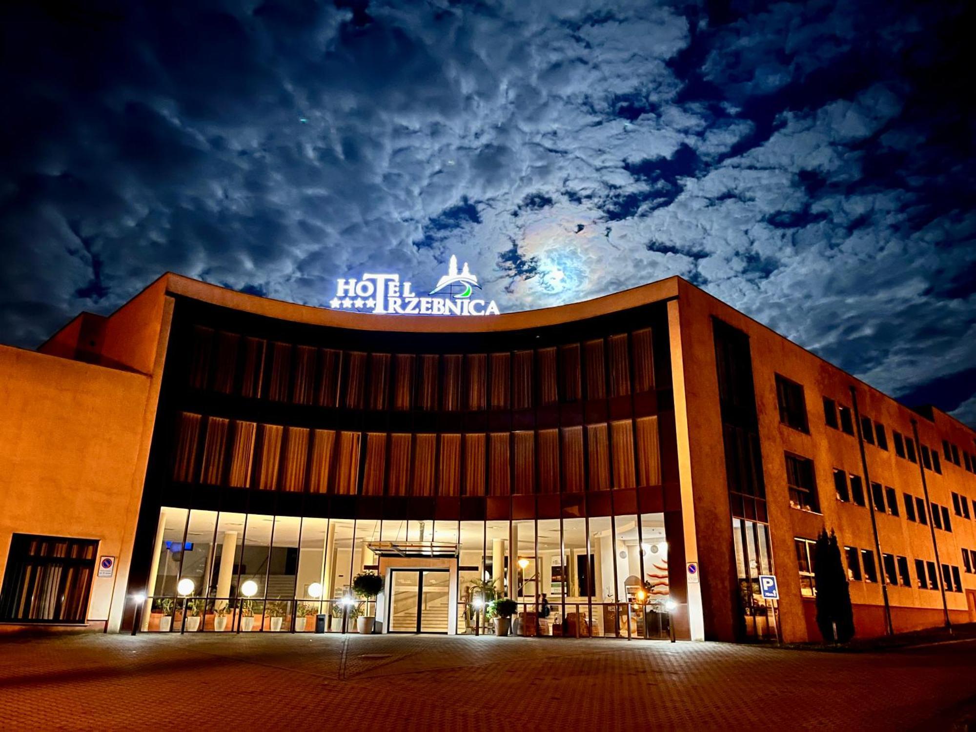 Hotel Trzebnica Eksteriør bilde