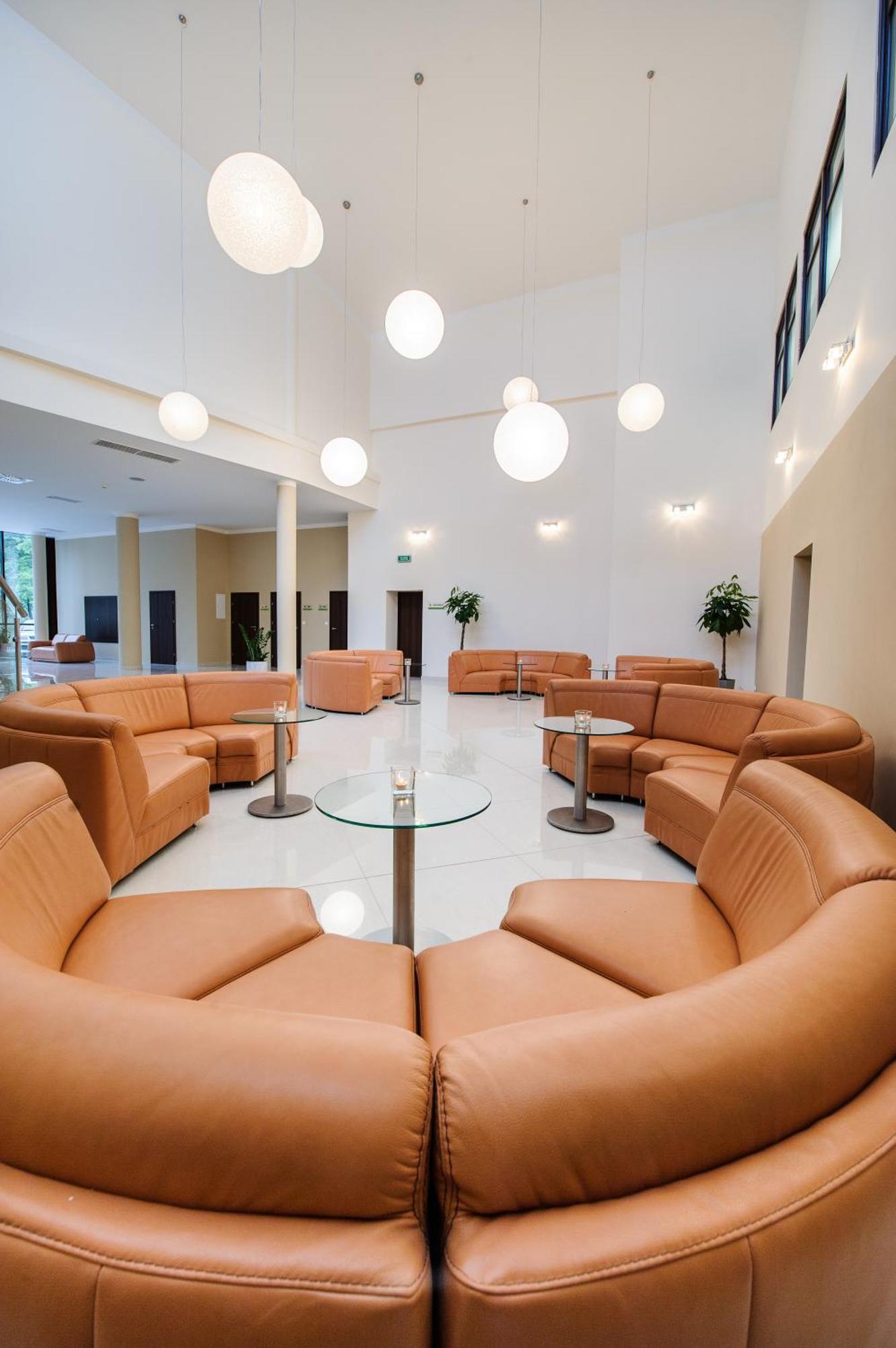 Hotel Trzebnica Eksteriør bilde