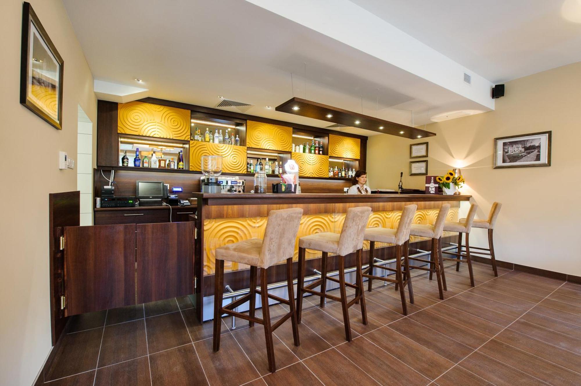 Hotel Trzebnica Eksteriør bilde