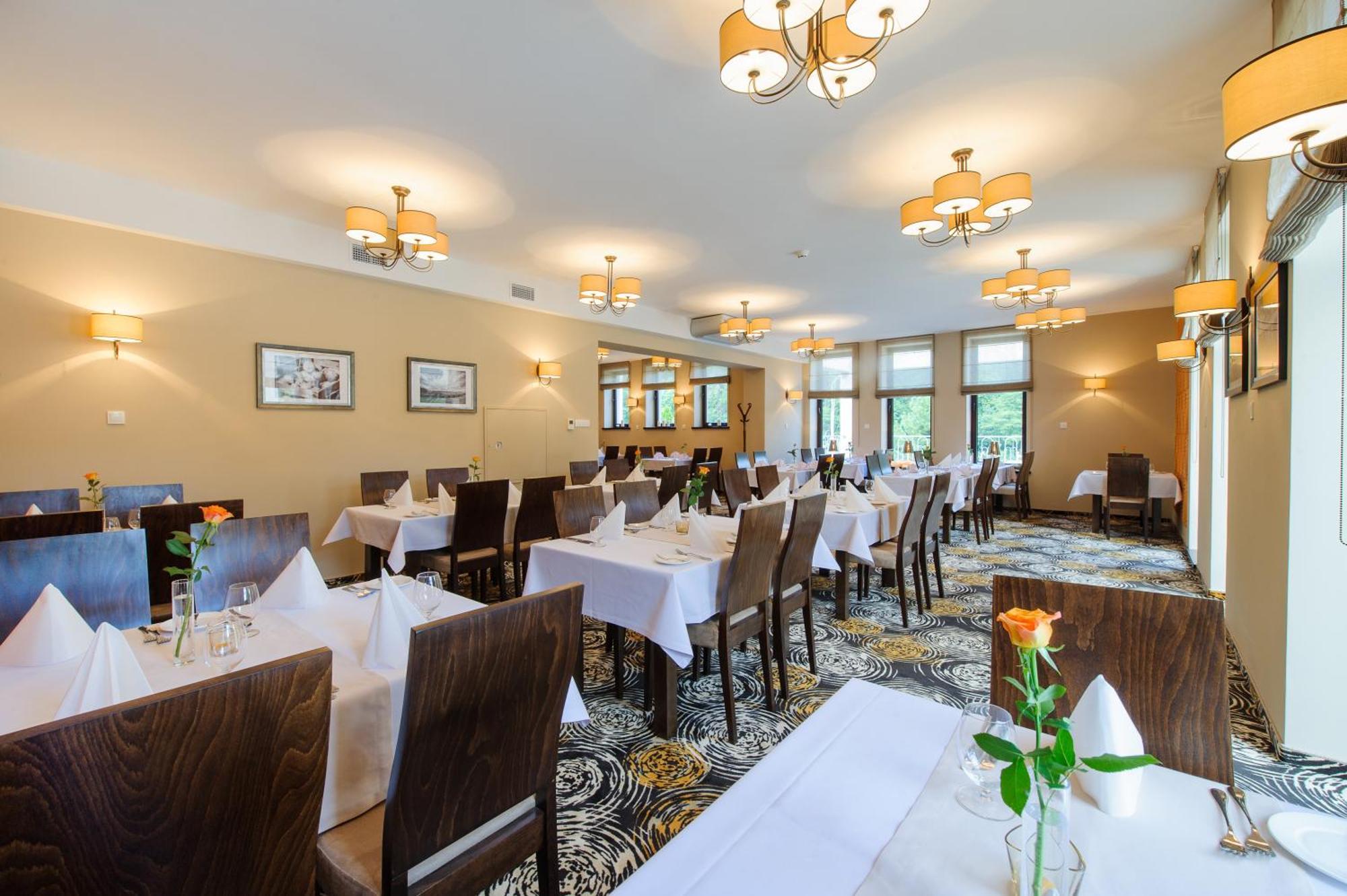 Hotel Trzebnica Eksteriør bilde