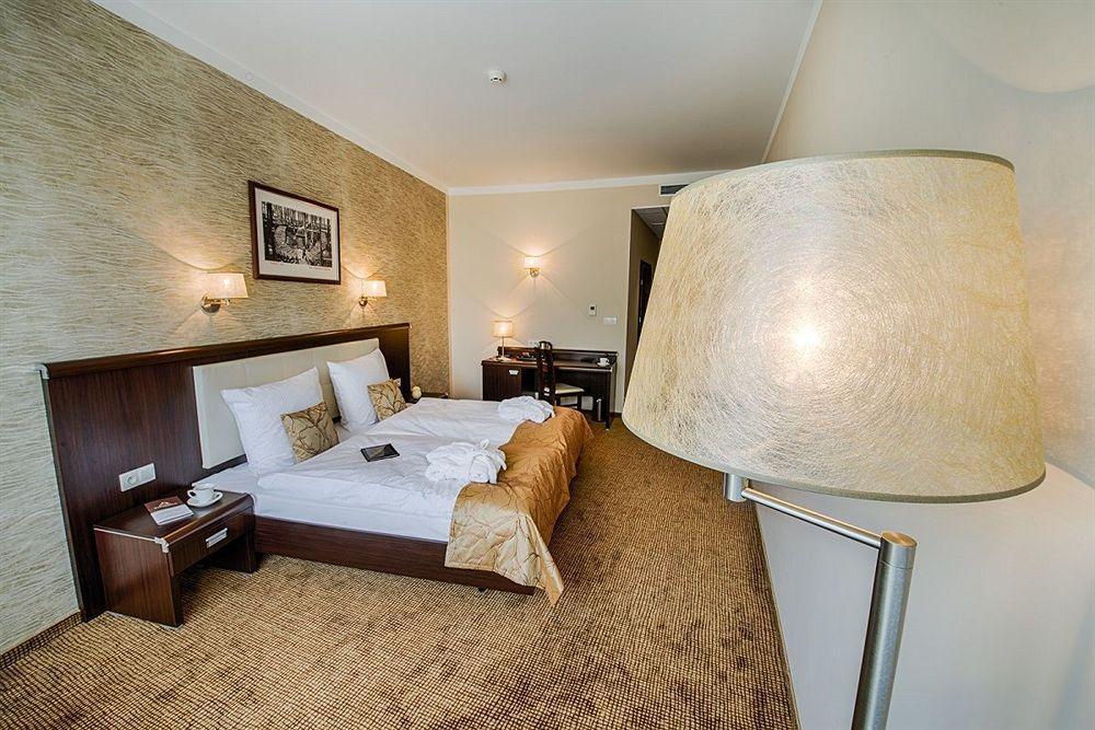 Hotel Trzebnica Eksteriør bilde