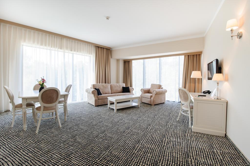 Hotel Trzebnica Eksteriør bilde