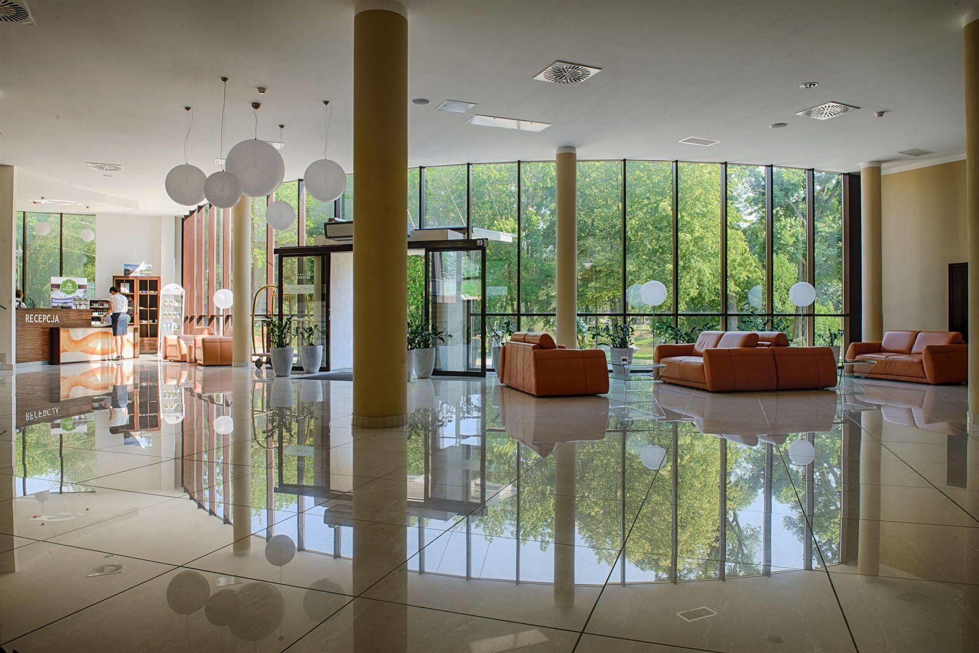 Hotel Trzebnica Eksteriør bilde