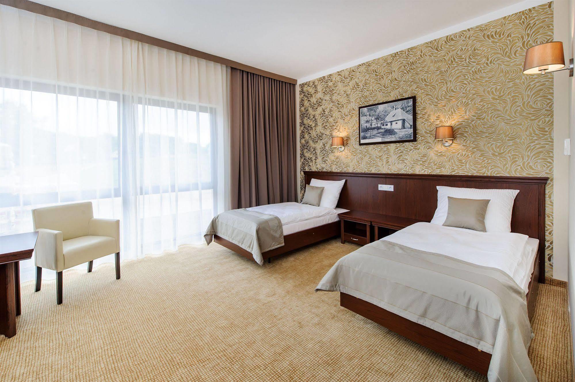 Hotel Trzebnica Eksteriør bilde
