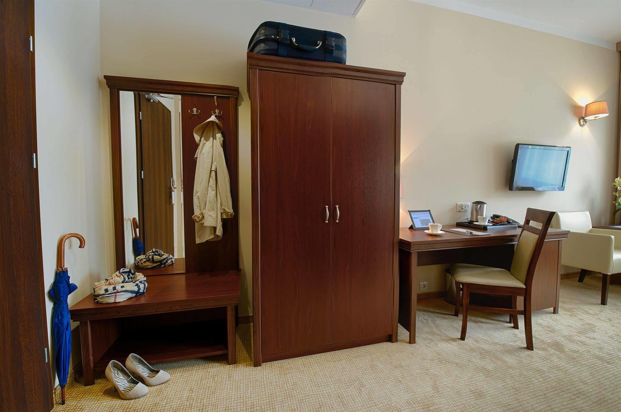 Hotel Trzebnica Eksteriør bilde